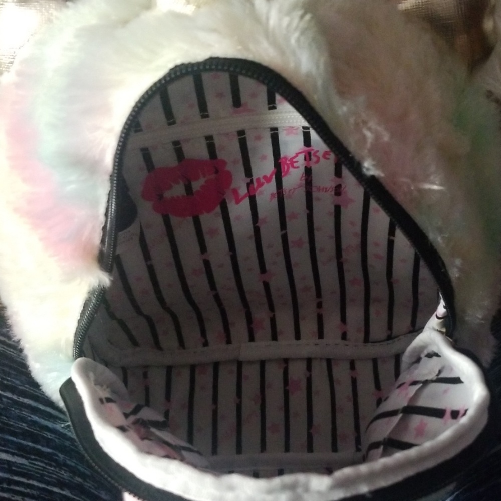 backpack - Picture 4 of 7